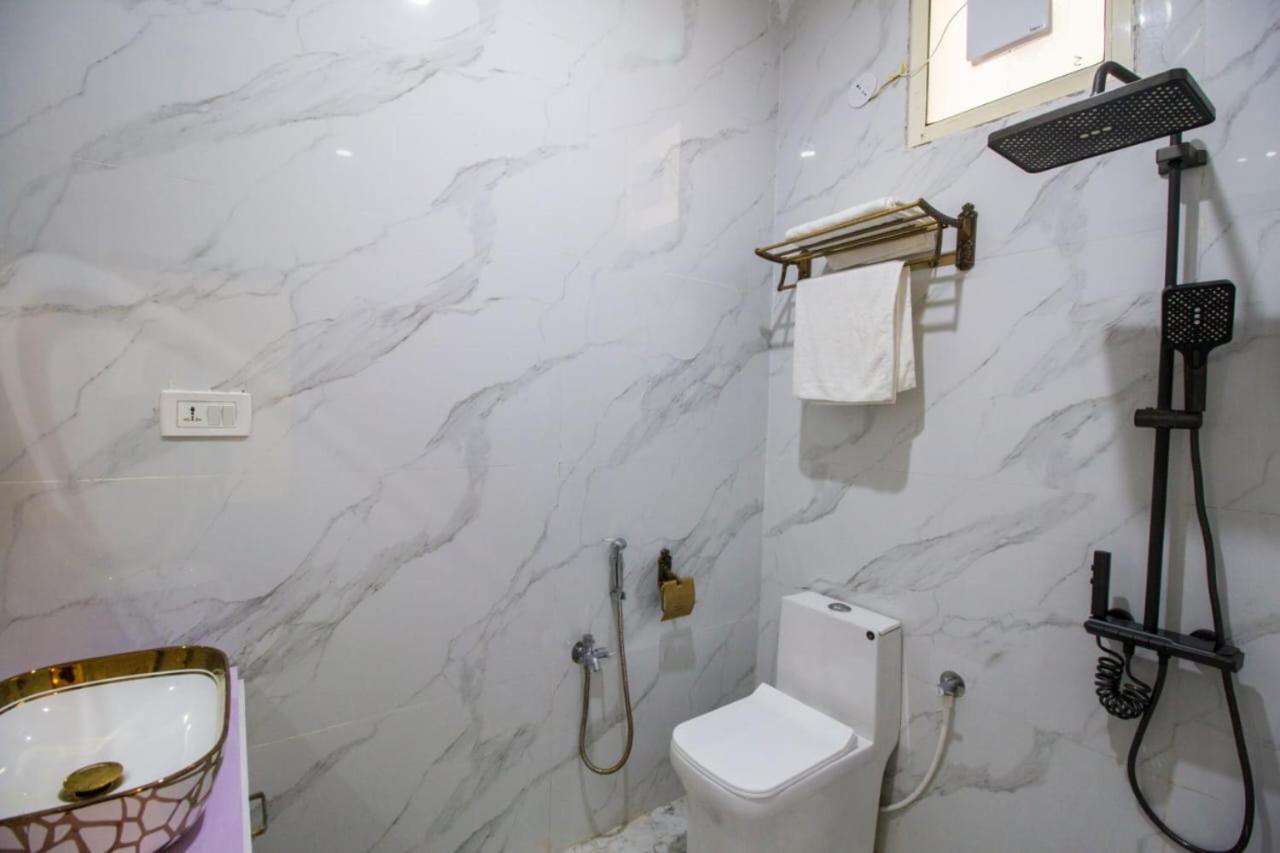 The Me Ra Kee House Hotel Morjim Buitenkant foto