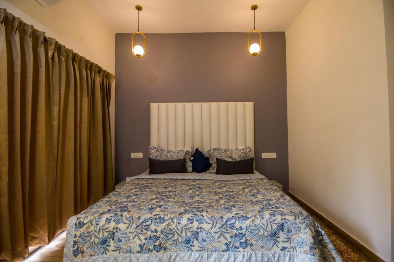 The Me Ra Kee House Hotel Morjim Buitenkant foto